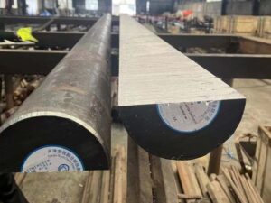 نصف دائري من الفولاذ